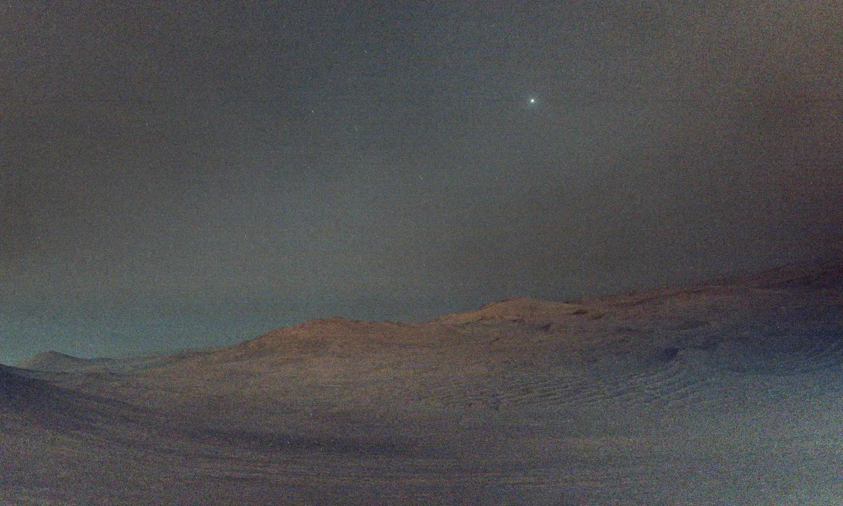 تصویری جدید و اسرارآمیز از دیموس، قمر مریخ توسط ناسا منتشر شد! - دیجینوی